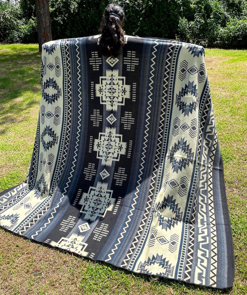 Alpaca Wool Blanket in color blue and white in King size with a geometric Navajo pattern