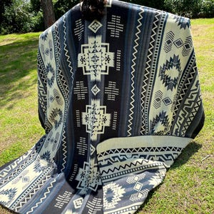 Alpaca Wool Blanket in color blue and white in King size with a geometric Navajo pattern