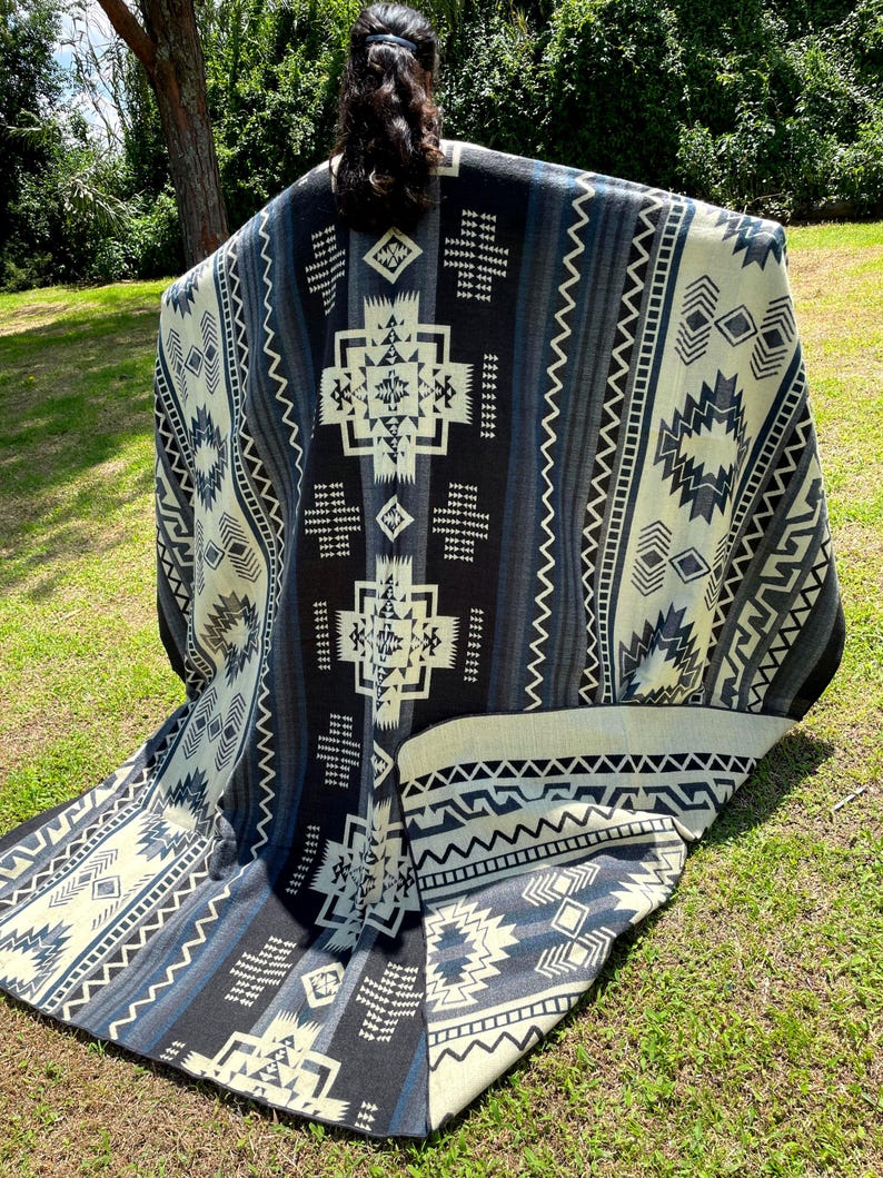 Alpaca Wool Blanket in color blue and white in King size with a geometric Navajo pattern
