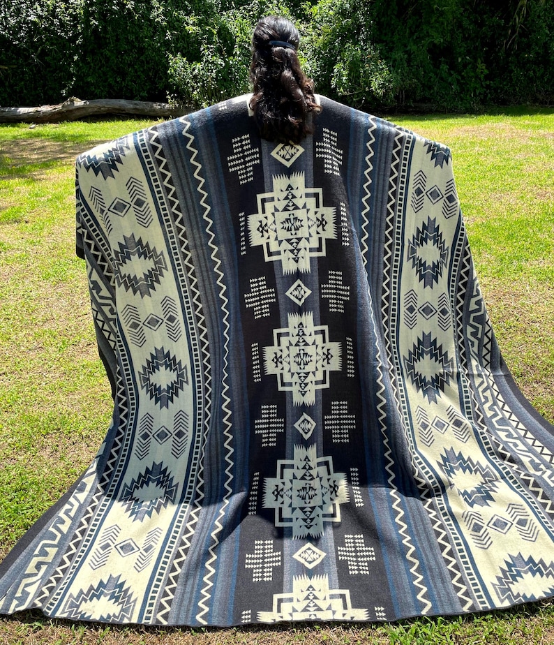 Alpaca Wool Blanket in color blue and white in King size with a geometric Navajo pattern