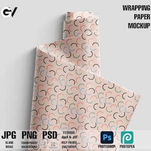 Puede incluir: Un rollo de papel de regalo con un patrón repetido de semicírculos de colores negro, azul, verde y rojo sobre un fondo melocotón claro. Las palabras "WRAPPING PAPER MOCKUP" están en texto negro.