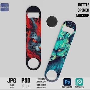 Può includere: Due apribottiglie con diversi disegni di animali. L'apribottiglie a sinistra ha un design rosso e nero con un viso di gatto. L'apribottiglie a destra ha un design blu e verde con un viso di gatto. Entrambi gli apribottiglie hanno un anello di metallo argentato per aprire le bottiglie.