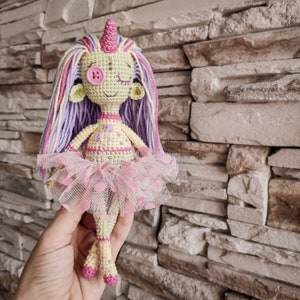 The perfect crochet project for amigurumi lovers: a creepy yet cute Gothic doll with unique hand-stitched details.