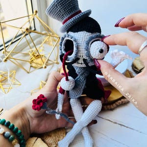Close-up of the crochet Mr. Santa Muerte doll showing detailed facial features and gray hat, perfect for Halloween decor.