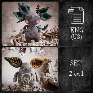 Puede incluir: Un conjunto de dos patrones de amigurumi de crochet, con una axolotl gris con hojas verdes y una criatura gris con hojas amarillas y verdes. Los patrones están disponibles en inglés (EE. UU.) y son una descarga en PDF. El texto "SET 2 in 1" es visible en la imagen.