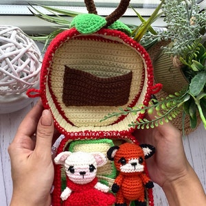 Display of the open apple-shaped bag with cute crochet foxes inside. A thoughtful DIY crochet project to create with love.