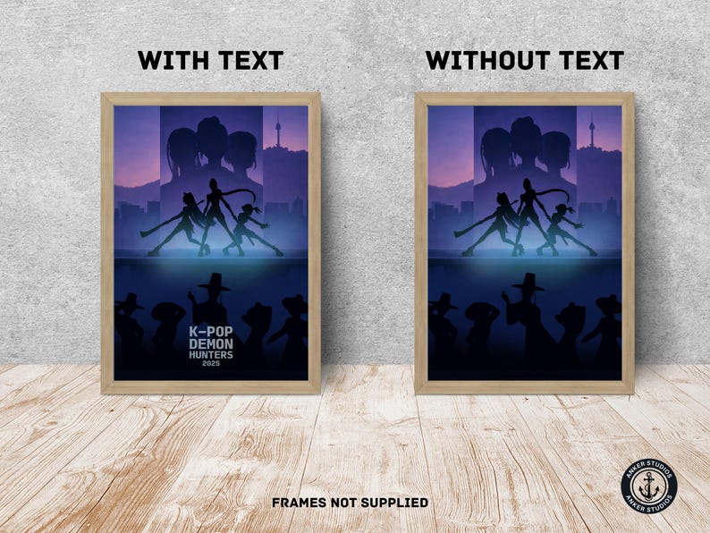 Puede incluir: P&oacute;ster enmarcado con una ilustraci&oacute;n estilizada en tonos morados y azules. La obra representa siluetas en poses din&aacute;micas, con el texto "K-POP DEMON HUNTERS 2025" en la parte inferior. El p&oacute;ster est&aacute; en un marco de madera clara.