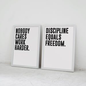 Jocko Willink set van 2 motiverende muurkunst | Het kan niemand iets schelen om harder te werken | Discipline staat gelijk aan vrijheid |  Sportschoolposter, citaatafdruk, sportschoolkunst