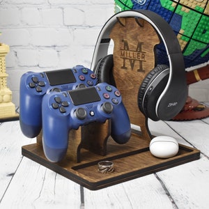 Wooden Headphones and Controller Stand, Personalized Gift, Headset Stand, Headphones and Gaming Controller Holder, Christmas Gift for Gamers
