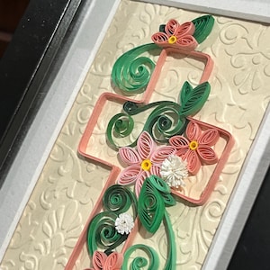 Arte de pared con cruz en filigrana, cruz enmarcada, decoración de pared, arte pequeño enmarcado, decoración de oficina, regalo para mamá, regalo para amiga, regalo de bautizo