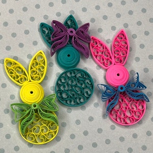 3 Häschen Verzierungen, Quilled Bunny, Quilled Rabbit, Papier Charms, Osterdekoration, Osterhase Verschönerung, Geburtstag, Geschenk für Sie