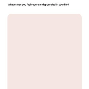K&ouml;nnte beinhalten: Eine Journalseite mit dem Text "JOURNAL PROMPT 1" und der Frage "Was gibt Ihnen das Gef&uuml;hl von Sicherheit und Geborgenheit in Ihrem Leben?" Die Seite hat einen hellrosa Hintergrund mit abgerundeten Ecken.