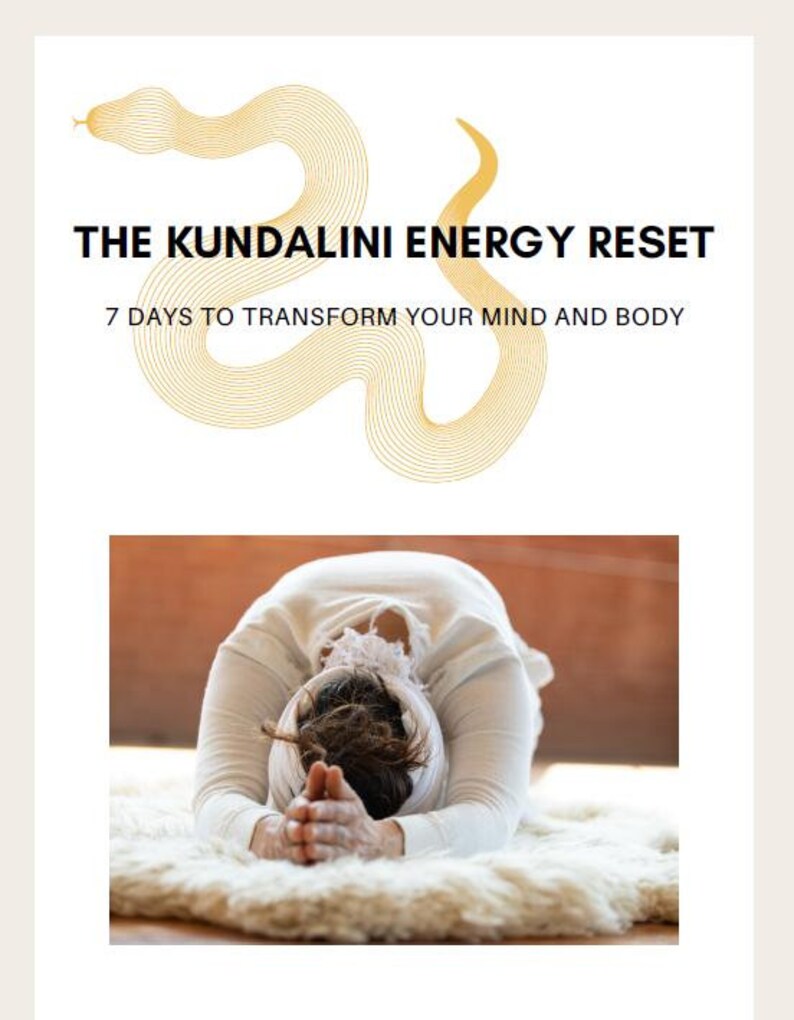 K&ouml;nnte beinhalten: Das Bild zeigt den Text "THE KUNDALINI ENERGY RESET" und "7 DAYS TO TRANSFORM YOUR MIND AND BODY" &uuml;ber einer Person in einer Yoga-Pose. Eine goldfarbene Schlangenillustration befindet sich &uuml;ber dem Text. Die Person tr&auml;gt wei&szlig;e Kleidung und liegt auf einem wei&szlig;en Teppich.