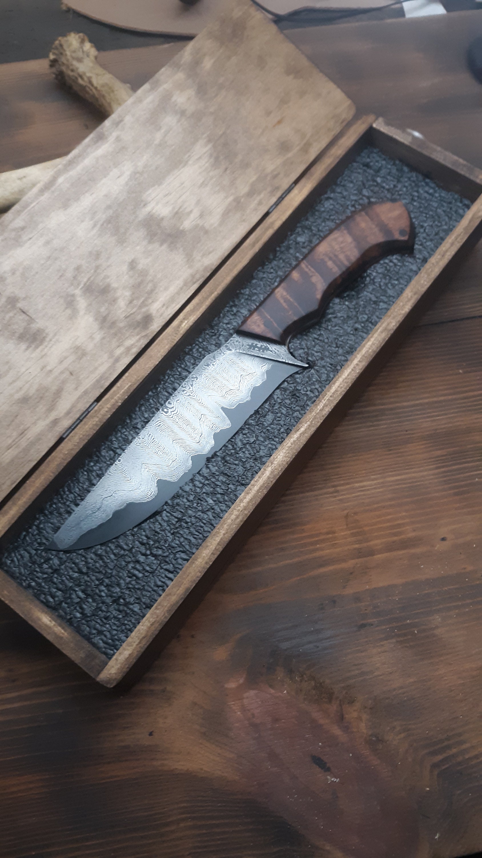 Caveman Style Serbian 2.0 Knife (Limited Edition)Hand forgend San Mai Steel  7in, with Hunter Holster & Mini Sharpening Stone. – The Cavemanstyle