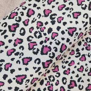 Soft elastic corduroy in rib look with pink hearts as a motif for sewing children's and women's clothing and accessories.