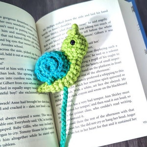 Crochet Snail Bookmarks for Book Lovers, Cottagecore Gift for Her, Customizable Snail Book Toppers, Hand Made Bookmarks, Plush Snail