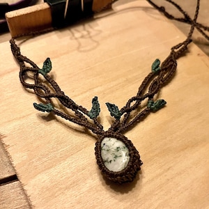 Micro macrame necklace, vine necklace, macrame necklace, leaf jewelry, nature jewelry, nature necklace, elvish jewelry, elvish necklace