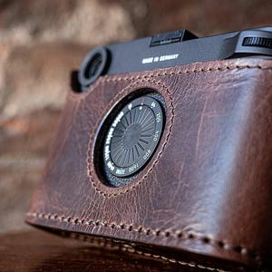 LEICA M11-D CASE batterijopeningscompartiment