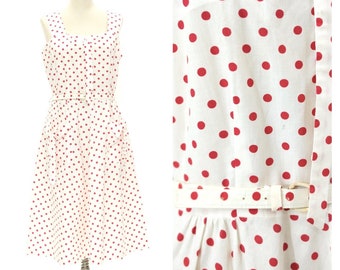 Vintage 1950s Red Polka Dot Cotton Day Dress // Ärmelloses Fit and Flare Belted Plus Size Bow Dress