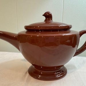 Thomas O'Brien Vintage Modern "Clair" Schokoladenbraune Teekanne mit Vogeldeckel im Landhausstil