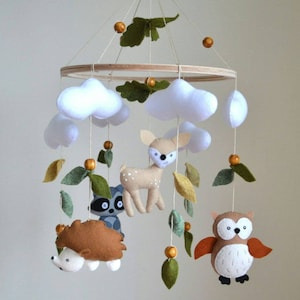 Forest baby mobile, deer raccoon hedgehog owl mobile, baby shower gift neutral