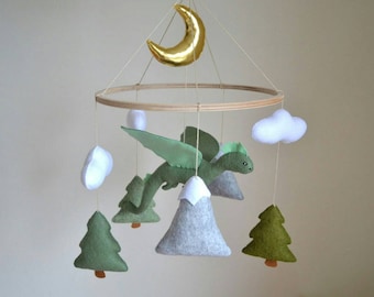 Móbile de bebê dragão: decoração de berçário em feltro com tema de floresta