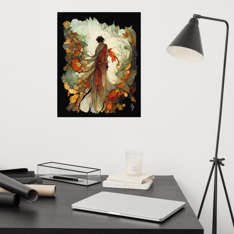 Puede incluir: Una pintura de una persona con un vestido largo y fluido de pie en un bosque con hojas de oto&ntilde;o. La persona est&aacute; de espaldas al espectador y tiene el pelo largo y oscuro. Las hojas son de color rojo, naranja y amarillo.