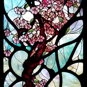 Puede incluir: Una ventana de vitrales que representa un &aacute;rbol estilizado con flores rosas sobre un fondo azul y verde.