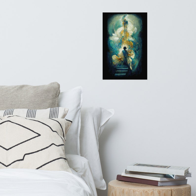 Op de afbeelding: Een schilderij van een persoon die op een trap staat en omhoog kijkt naar een groot, abstract, blauw en gouden beeld.