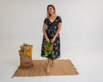Picknickklänning med blommigt tryck l Klänning i linne med utskärningar i sidan l Svart maxiklänning i bomull utan rygg l Semesterklänning l Klänning med utskärningar i ryggen och sidorna l Presentklänning