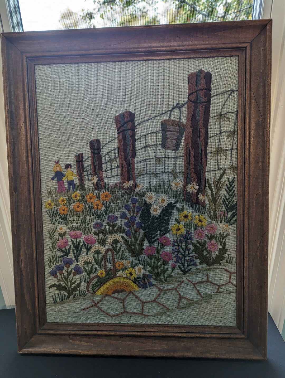 Photo Vintage 14x11 Broderie Crewel 1974 – Motifs Fleurs, Feuilles Et Vignes – état Correct