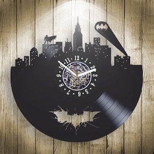 Superheld Silhouette Vinyl Schallplattenuhr, Superheld Logo, Retro WandKunst Dekor, Original Neujahr Geschenkidee für Junge, Comic Fan Geschenk