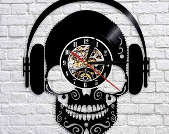 Skull Headphones Vinyl Record Clock, Men Bedroom Wall Art, Cool Music Lover Decor for Home , Birthday Gift for Her Friend