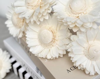 Daisy Diffuser flowers, 6 sola wood diffuser flowers for reed diffusers. Premium Daisy diffuser flowers, 10cm wide. Bunch of 6 flowers.