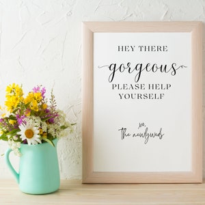 Printable Wedding Bathroom Signs Bundle – Minimalist Restroom Basket – &quot;Hey There Handsome&quot; & &quot;Hello Gorgeous&quot; – Wedding Reception Decor