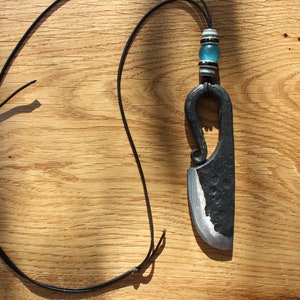 Kleiner Wikinger Messeranhänger, Schmiedemesser Halskette, geschmiedeter Eisenschmuck