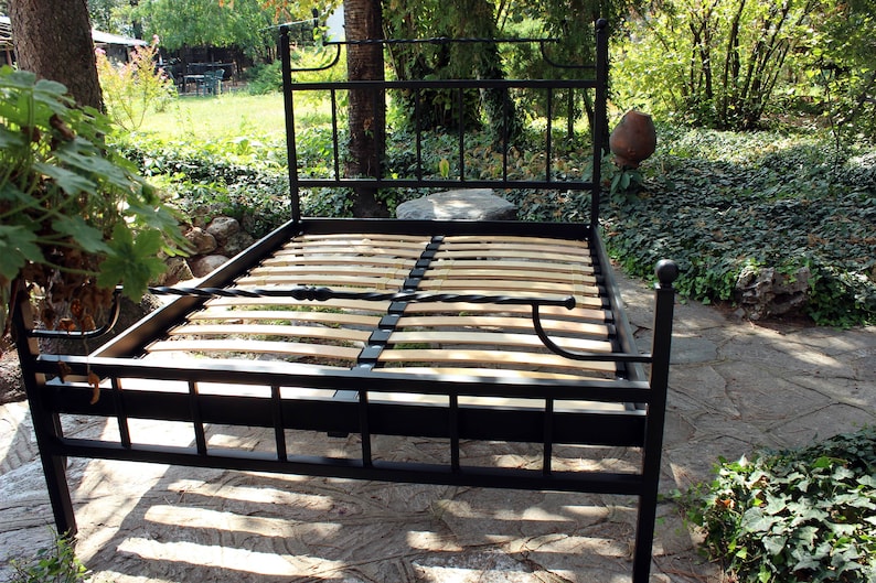 Metal bed, Unique Metal bed, Vintage Metal bed, Wrought iron bed, Simple metal bed, Iron bed frame, Steel bed, Sturdy Metal bed zdjęcie 3