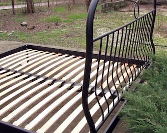 Rustic metal bed, Wrought iron bed, Vintage iron bed, Classic iron bed, Elegant iron bed, Traditional metal bed