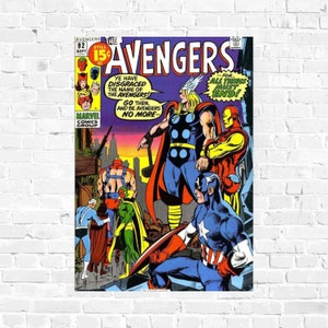 Può includere: Una copertina di fumetto vintage con gli Avengers, un gruppo di supereroi. La copertina è viola e presenta un gruppo di supereroi in pose d'azione. Il testo sulla copertina recita "The Avengers" e "For all things must end!"