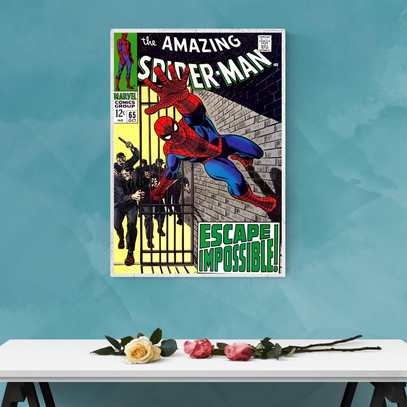 Op de afbeelding: Een ingelijste stripboekcover van The Amazing Spider-Man, nummer 65. De illustratie toont Spider-Man in een dynamische pose, met de tekst "ESCAPE IMPOSSIBLE!" en een bakstenen muur als achtergrond. Het Marvel Comics-logo is zichtbaar.