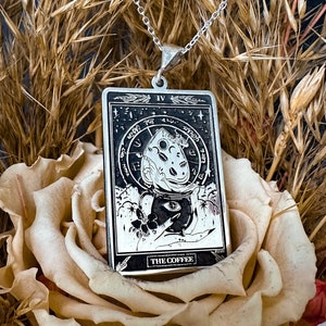 Collier carte de tarot The Coffee • Pendentif tarot sorcière • Bijoux mystiques • Collier caféine • Charm grain de café • Argent sterling 925 carats