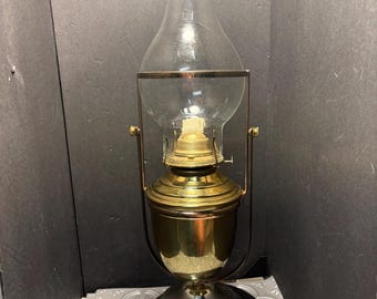 Vintage adelaar messing en chroom gimbal draaibare kerosineolielamp. Geweldige nautische verlichting voor op het schip of thuis