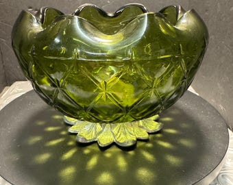 Plato para dulces con base plateada verde navideño de la Casa Princesa Vintage