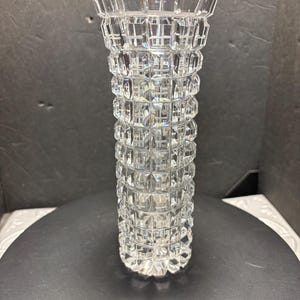 Vintage crystal cubbed pattern vase