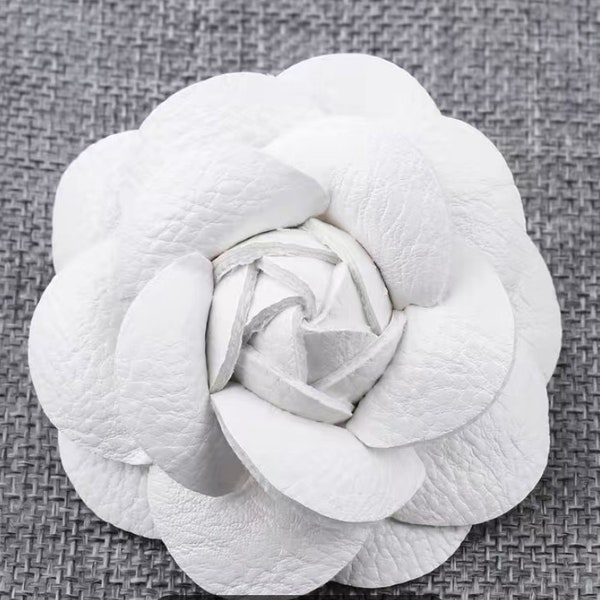 Broche de flor de camelia vintage con scrunchie gratis