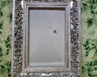 Beautiful ornate floral gilded Silvertone picutre frame 4x6 good condition stand or hang!