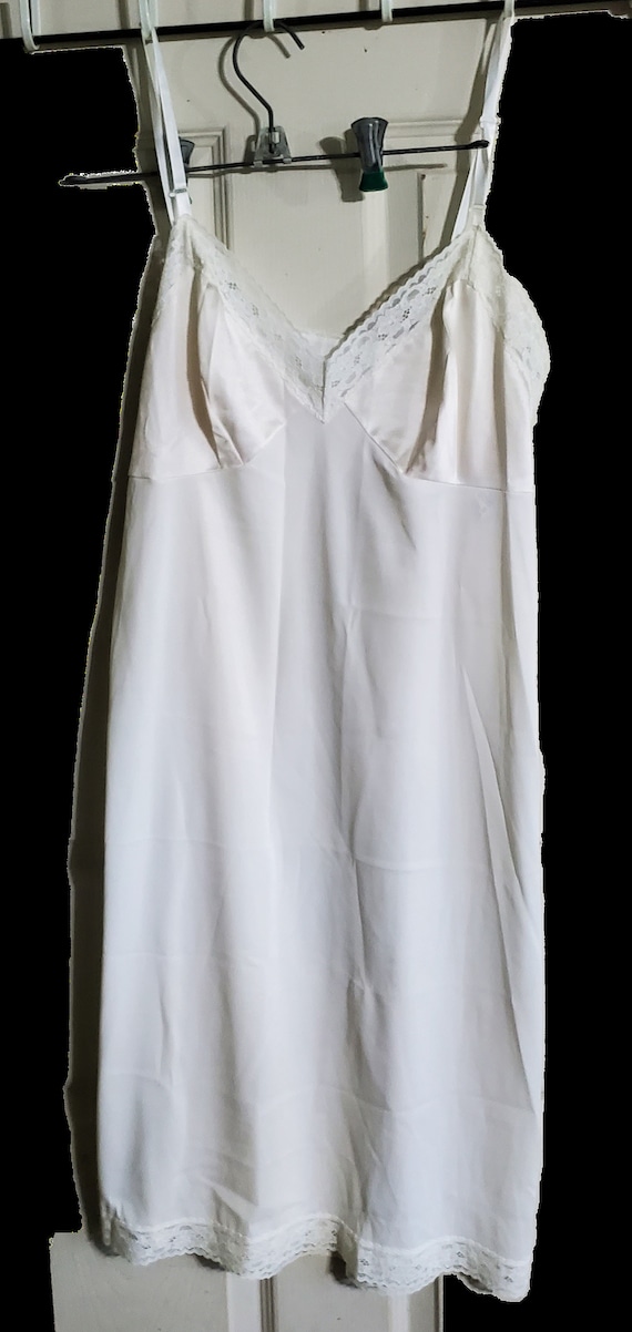 Vintage vanity fair nightgown, white nightgown,lac