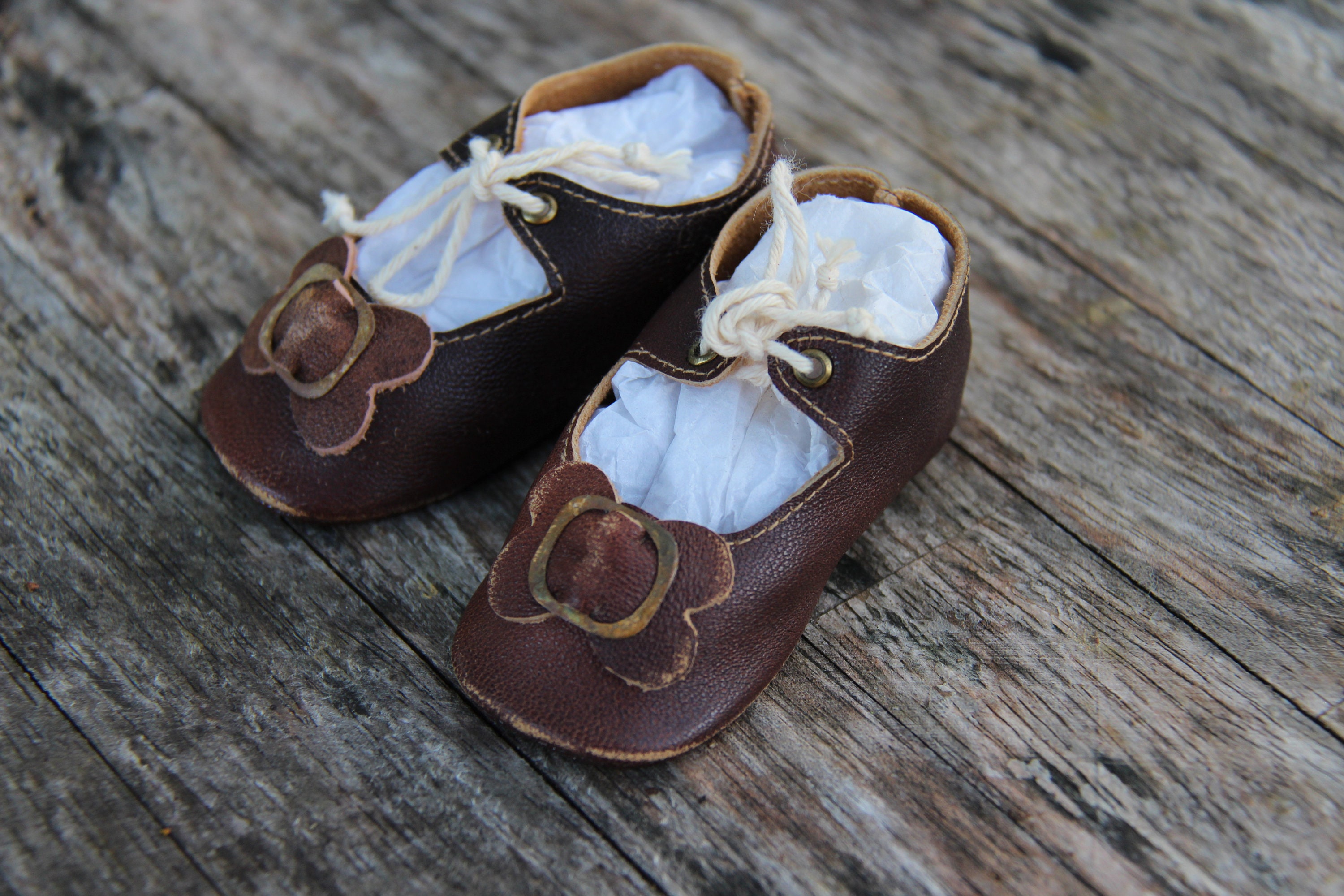 Chaussure Cuir Rouge Broderie Métal Pour Poupée Jumeau Bebe - Rare