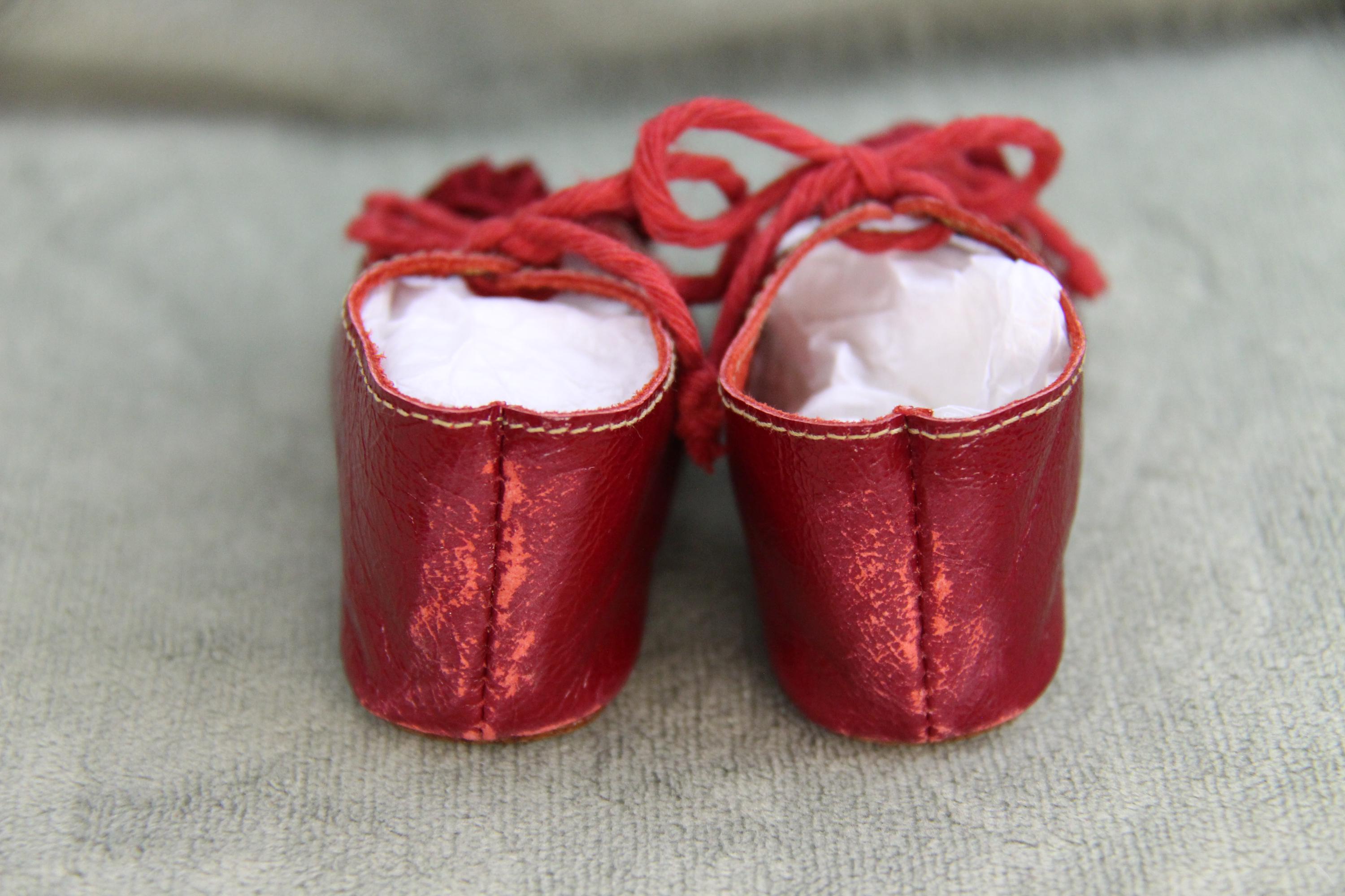 Reproduction antique vintage de chaussures à attache en cuir vert de 2,25 po. pour poupée de taille moyenne - Canada
