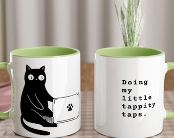 おもしろい黒猫のタイピングマグカップ • 「Tappity Taps」WFHコーヒーカップ